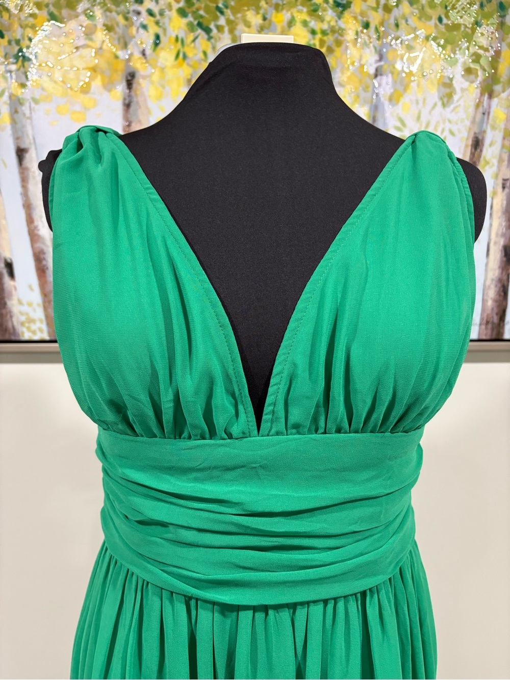 Elegant Emerald Green V-Neck Long Chiffon Maxi Dress - Picture 8 of 13